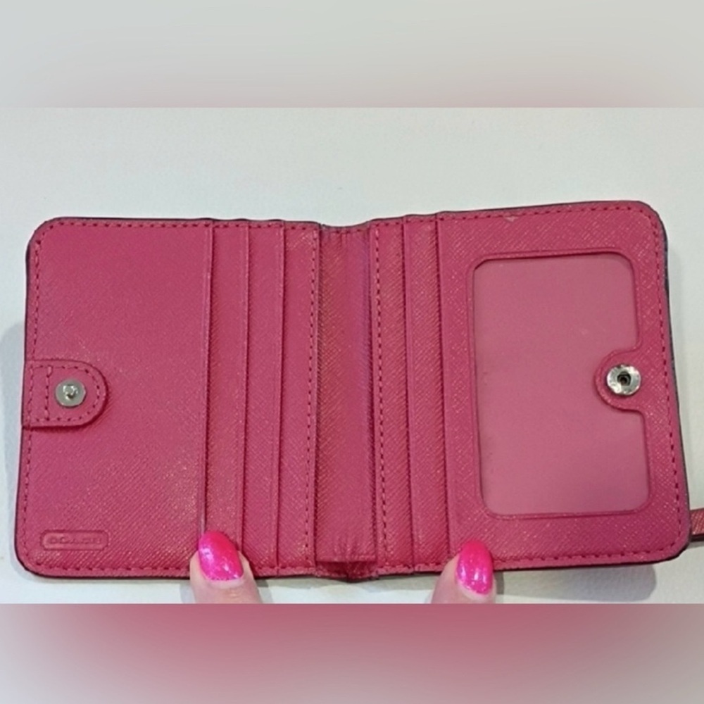 Coach Pink Bow Accent Women's Wallet. Gorgeous. - Picture 3 of 4